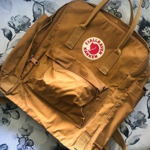 Acorn Mustard Yellow Classic size Fjallraven backpack